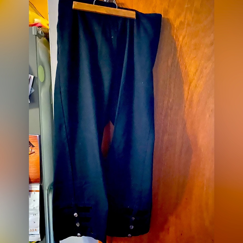 Black ankle capri with design around cuff. Elastic waist